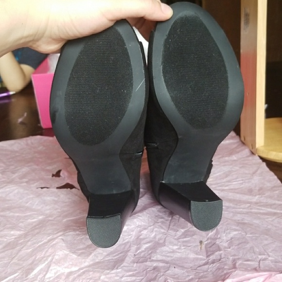 NWOT Black Booties - Picture 4 of 8